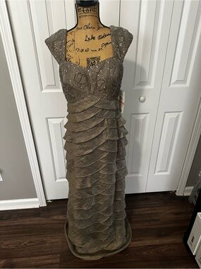 BNWT Ignite Evenings by Carol Lin Stone Evening Gown